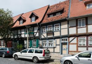 a white car parked in front of a building at Das Ferienhaus in Quedlinburg
