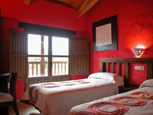 A bed or beds in a room at La Casona de Navaleno