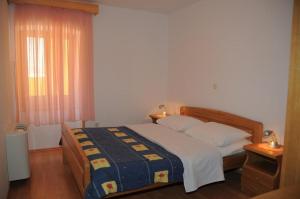 a bedroom with a bed and a window at Villa Radovan in Novigrad Istria