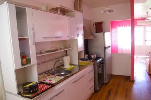 A cozinha ou cozinha compacta de Costa Aguacates