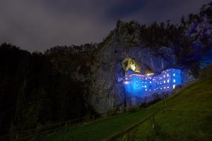 Galería fotográfica de City center blue sky house en Postojna