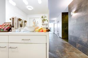Una cocina o cocineta en Hotel Lün