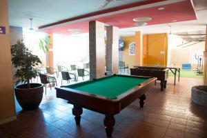 Biliár nebo kulečník v ubytování Tropical Inn Hotel
