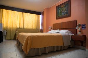 Postel nebo postele na pokoji v ubytování Tropical Inn Hotel + 37 fotografií