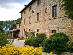A garden outside Agriturismo Casale Dei Frontini
