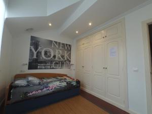 A bed or beds in a room at HHC - Holidays House Compostela