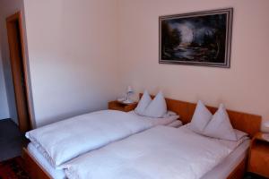 Postel nebo postele na pokoji v ubytování Privatzimmer Lasshofer