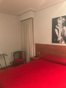 Postel nebo postele na pokoji v ubytování Pension Logroño