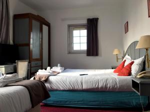 Cama o camas de una habitación en Hotel De Paris