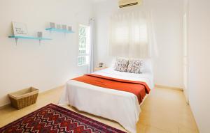 Tempat tidur dalam kamar di HaBima Square Apartment