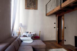 A seating area at Charming Genova | Residenza d'epoca