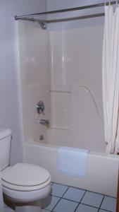 Kylpyhuone majoituspaikassa Motel 103