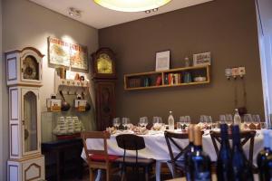 Getränke in der Unterkunft Arkadenhaus - Hotel Freiherr von Schwarzenberg