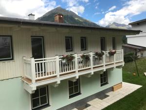 a house with a balcony with flowers on it at Appartement Kneisl in Sölden