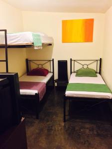 Hostel Dodero emeletes ágyai egy szobában