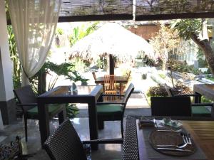 Ein Garten an der Unterkunft Nike Villas