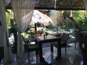 Ein Garten an der Unterkunft Nike Villas
