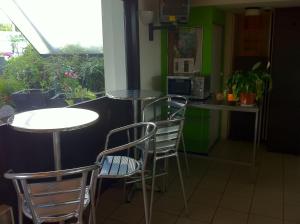 Kuchyň nebo kuchyňský kout v ubytování Lemon Hotel - Tourcoing