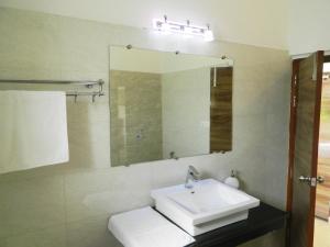 Bilik mandi di Farmers Villa +61 gambar