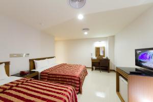 Postel nebo postele na pokoji v ubytování Songshan Hotel