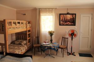 Postel nebo postele na pokoji v ubytování Guesthouse Levani
