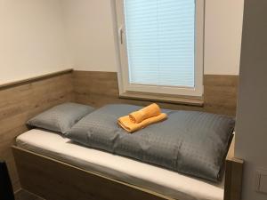 Un pat sau paturi într-o cameră la Kraftwerk Relax Motel
