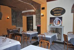 Ресторант или друго място за хранене в Ristorante Albergo Arcade