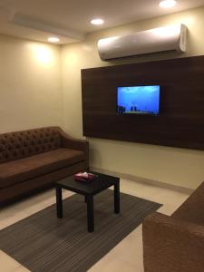 Телевизор и/или развлекательный центр в Danar Hotel Apartments 5
