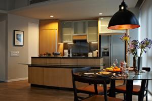 Kuchyň nebo kuchyňský kout v ubytování E&O Residences Kuala Lumpur