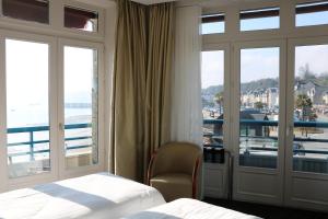 a hotel room with a view of the ocean at La Mere Champlain in Cancale