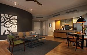 Kuchyň nebo kuchyňský kout v ubytování E&O Residences Kuala Lumpur