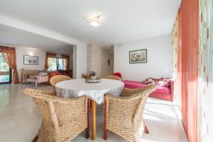 Гостиная зона в Gorgeous apartment Dora