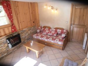 a living room with a bed and a fireplace at Chalet Bon Accueil - Jardin in Briançon