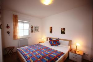 a small bedroom with a bed and a window at Ferienpark An der Seebrücke in Ostseebad Koserow