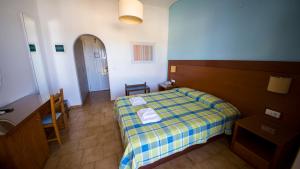 Postel nebo postele na pokoji v ubytování Hotel Navarone