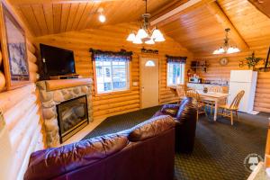 Zona d'estar a Cabin Creek Inn