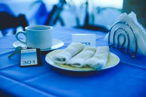 a table with a plate of food and a cup of coffee at Bellonorte Hotel in Altamira