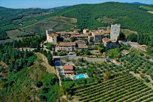 an aerial view of a house and vineyards at Casa Vacanze Vertine in Gaiole in Chianti