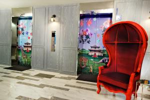 Area soggiorno di FX Hotel Tainan