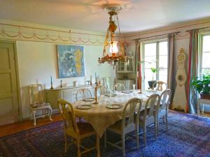 a dining room with a table and chairs at Fiskargränd 5 in Visby