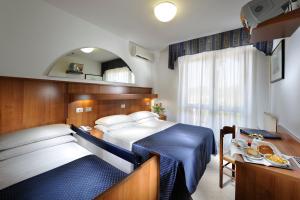 Postel nebo postele na pokoji v ubytování Hotel Vina De Mar + 37 fotografií