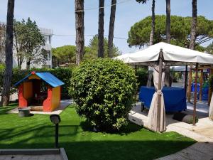 A garden outside Hotel Vina De Mar