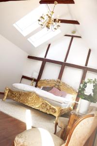 a gold bed in a room with a ceiling at Divine Living - Apartments in Stockholm