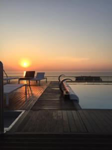 Alba o tramonto visti dall'interno dell'hotel o dai dintorni