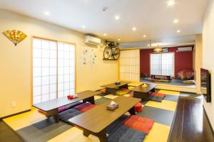 A restaurant or other place to eat at Fujitaya BnB