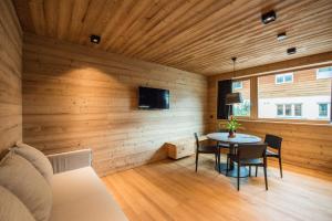 TV a/nebo společenská místnost v ubytování Riffelalp Lodge