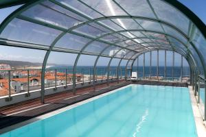 Бассейн в Hotel Praia или поблизости