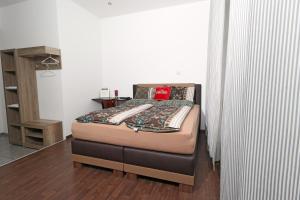 Ein Bett oder Betten in einem Zimmer der Unterkunft Swarg Living City Center Bamberg