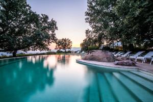 Bazén v ubytování Hotel Nabia nebo v jeho okolí