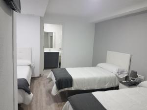 Postel nebo postele na pokoji v ubytování Guesthouse Central